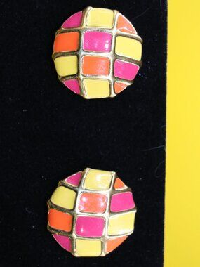 Vintage Monet Stud Earrigs in Enamal Over Gold Tone